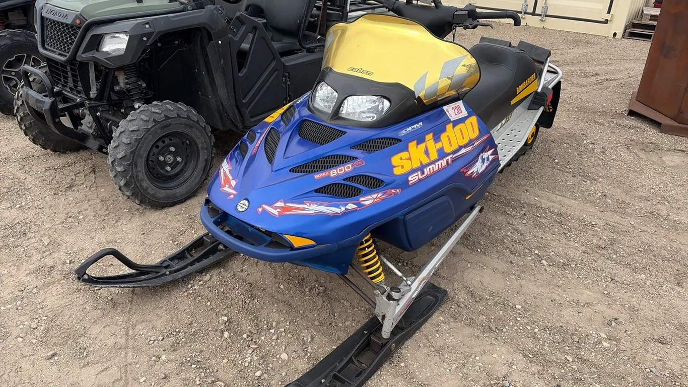 ID 0529 2003 Ski-Doo Summit 800 H.O. Snowmobile