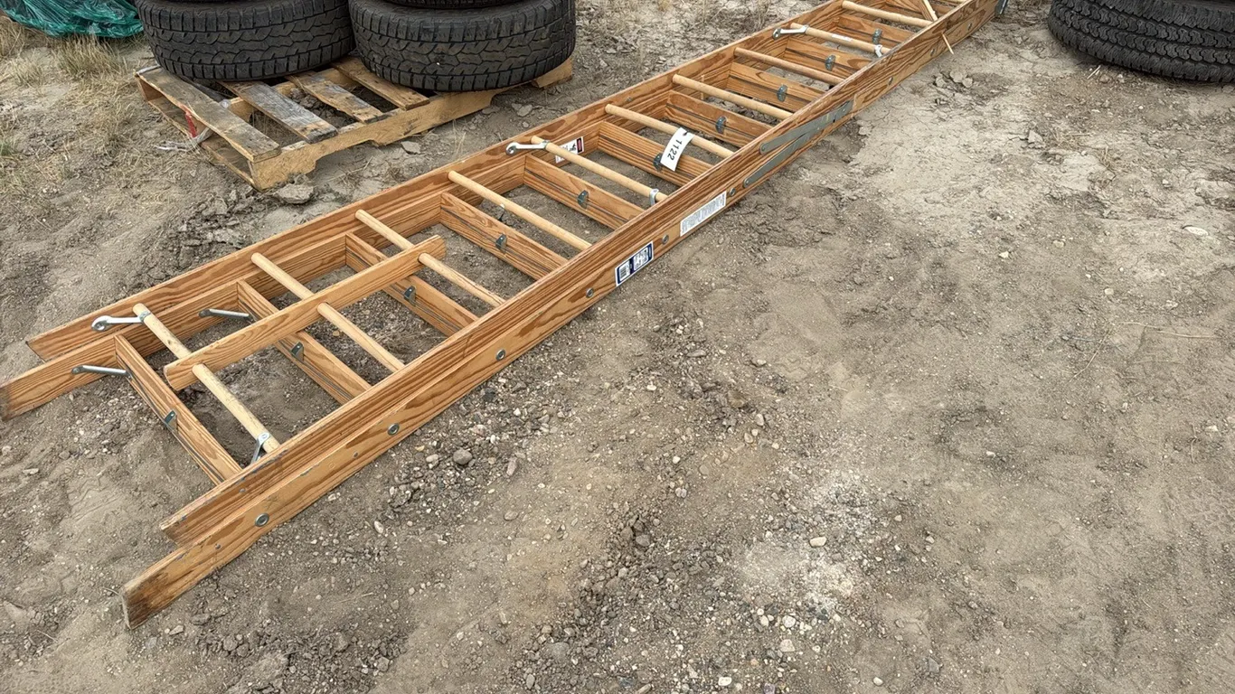 ID 1122 Werner 12" Wood Ladder