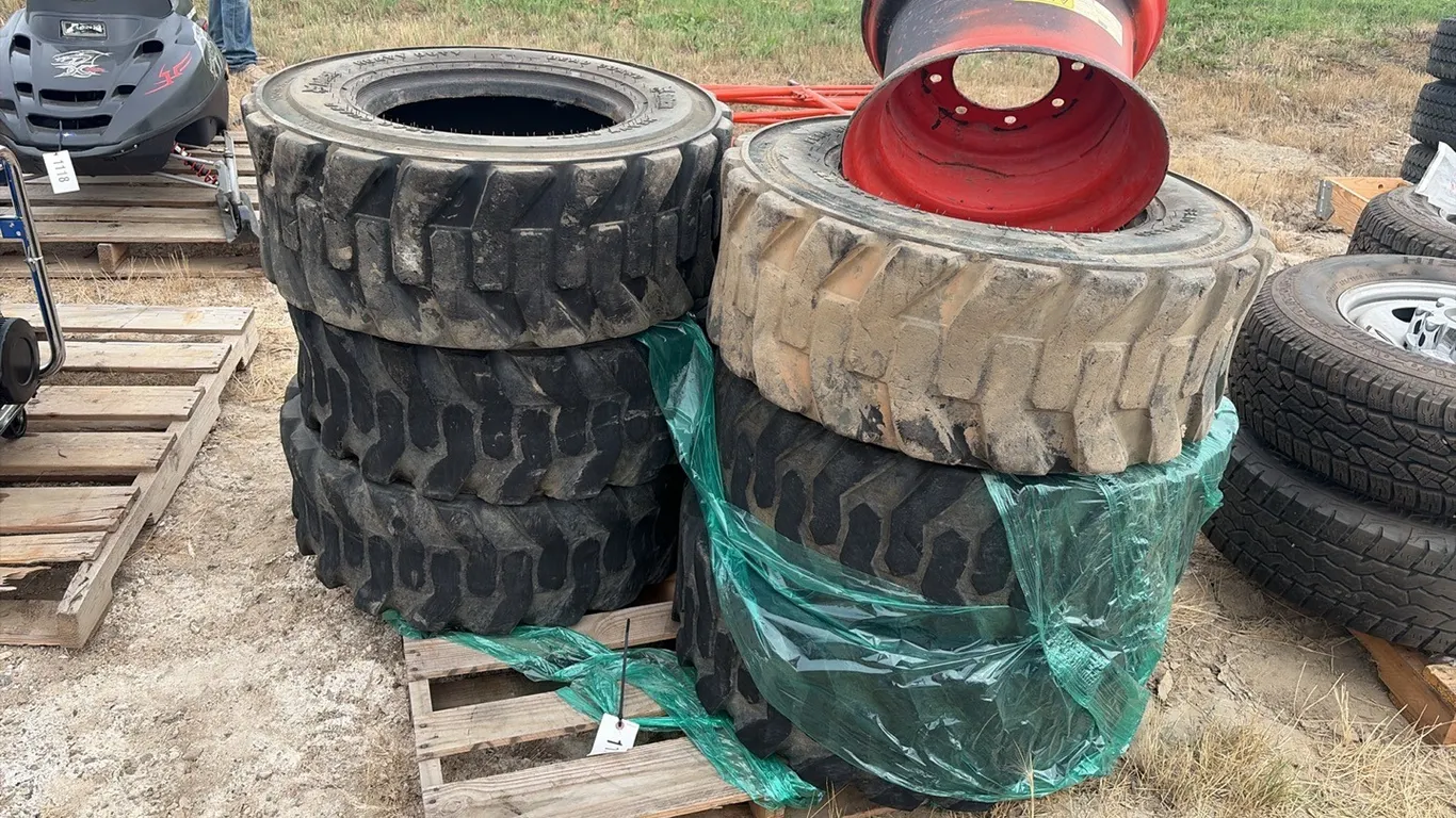 ID 1120 Bobcat 12-16.5 Used Bobcat Tires