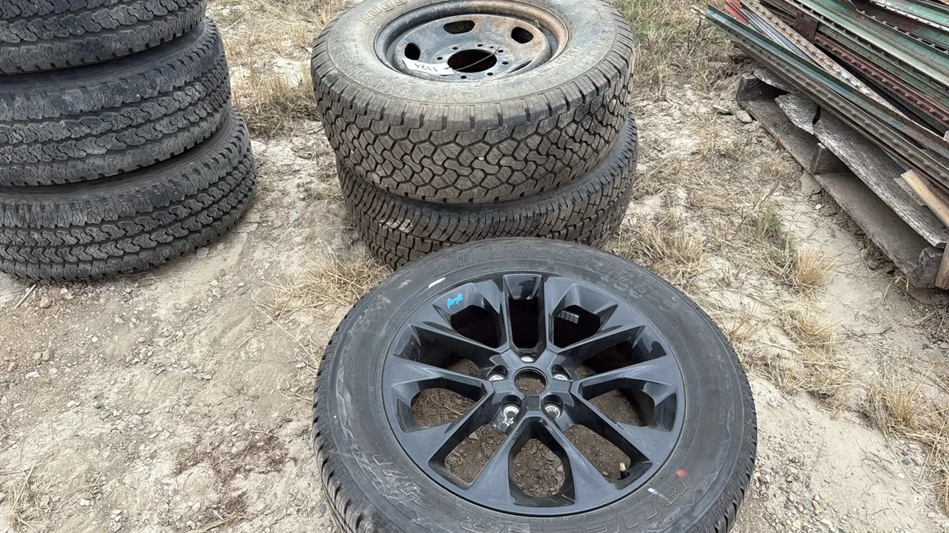 ID 1124 Ford 18" Wheels & Tires