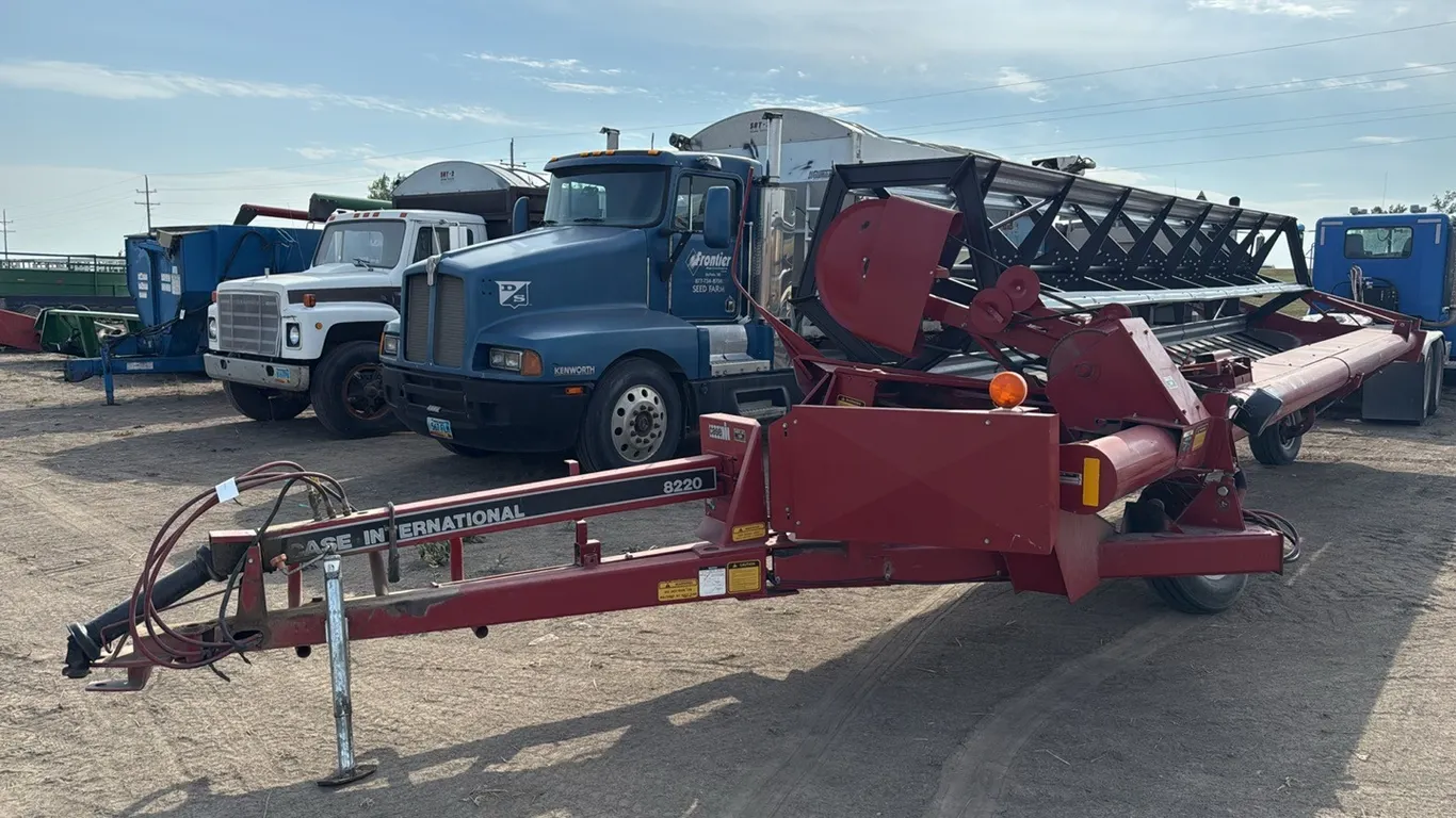 ID 1132 Case IH 8220 Pull Type Swather