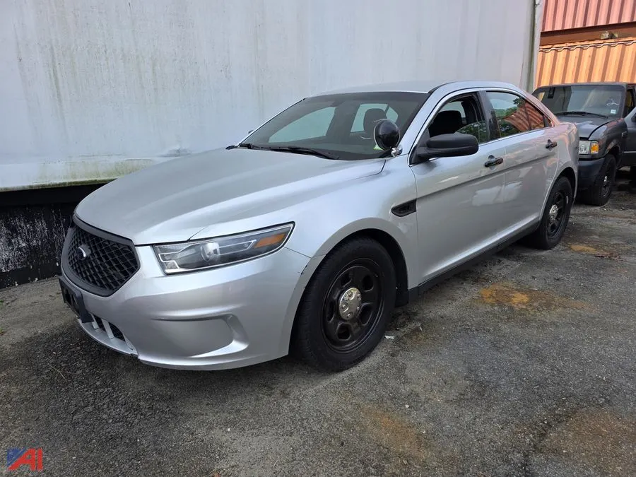 (#3) 2017 Ford Taurus Sedan/Police Vehicle