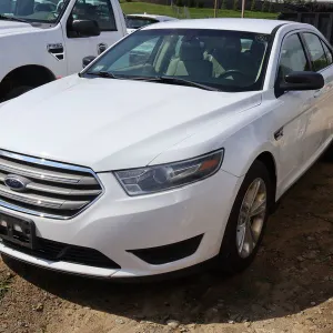 2016 Ford Taurus Sedan (F730)