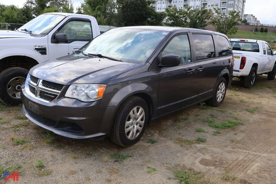2018 Dodge Grand Caravan Mini-Van (H482)