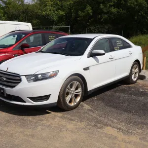 2016 Ford Taurus Sedan (3ND352)