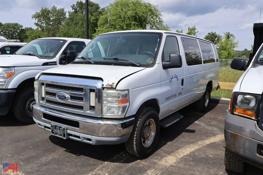 2012 Ford E350 Van (E405)
