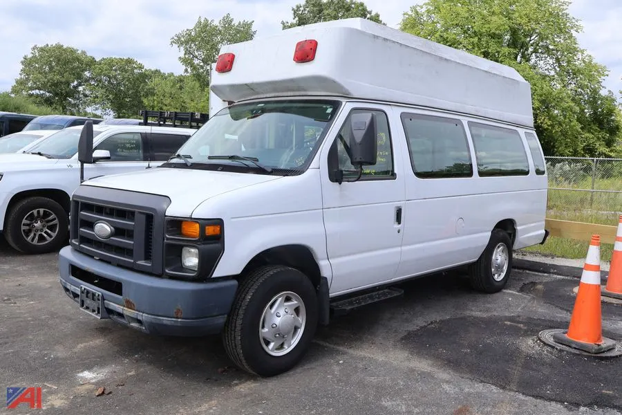 2014 Ford E350 Wheelchair Van (HP1076)