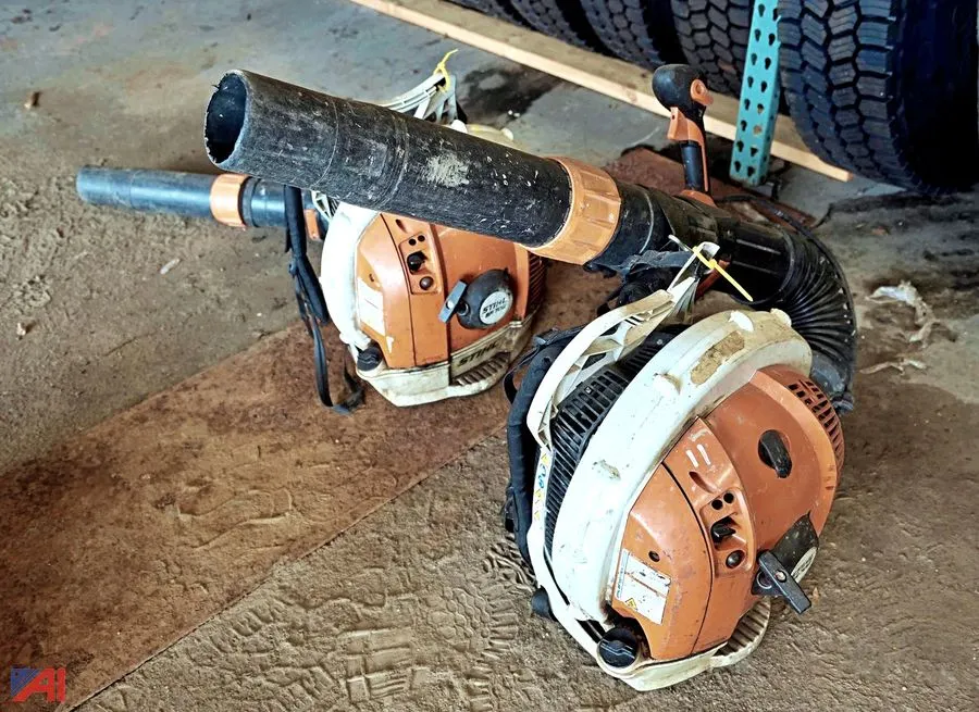 (2) STIHL BR-700 Series Backpack Blowers