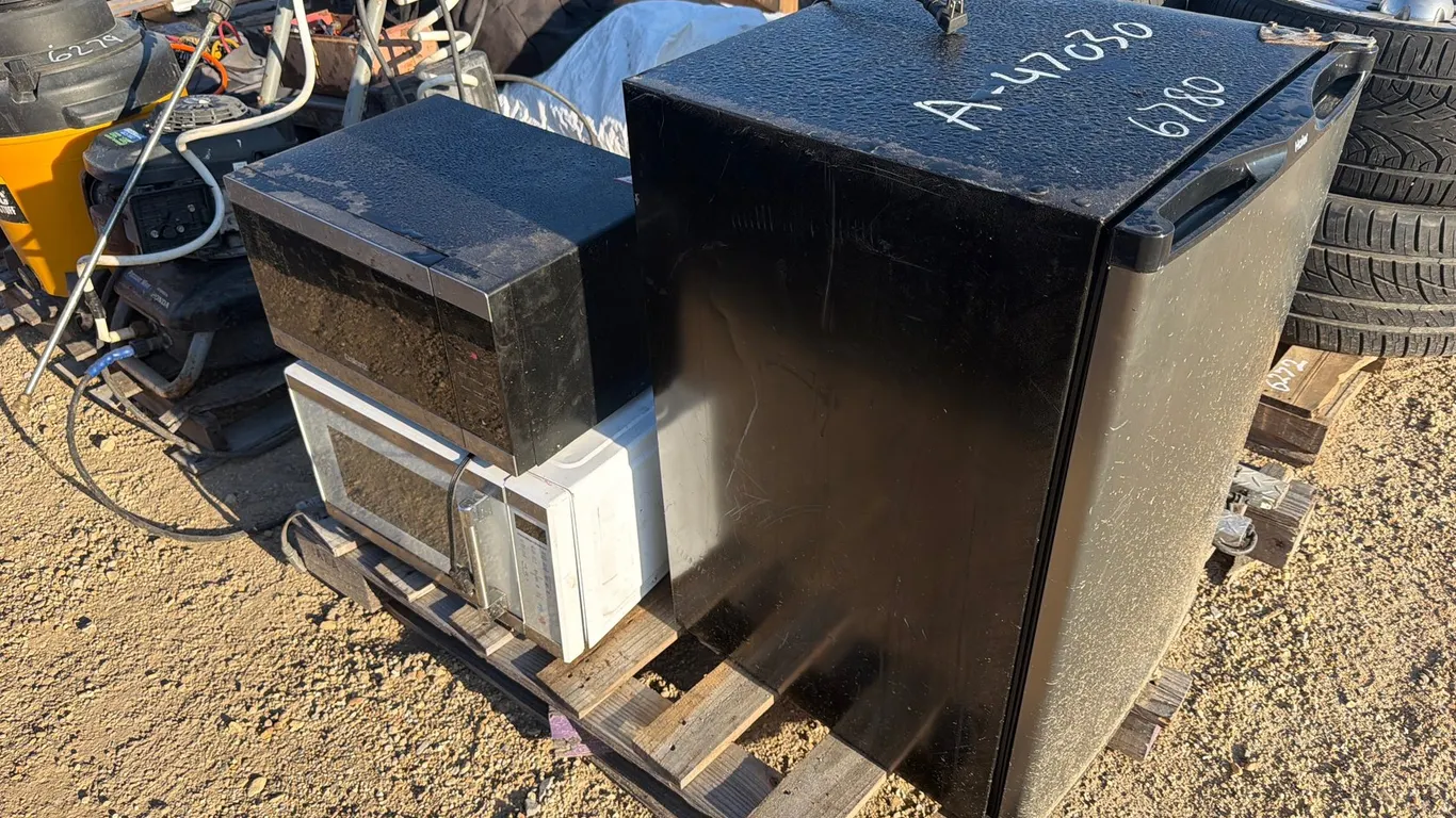 MICROWAVE AND MINI FRIDGE