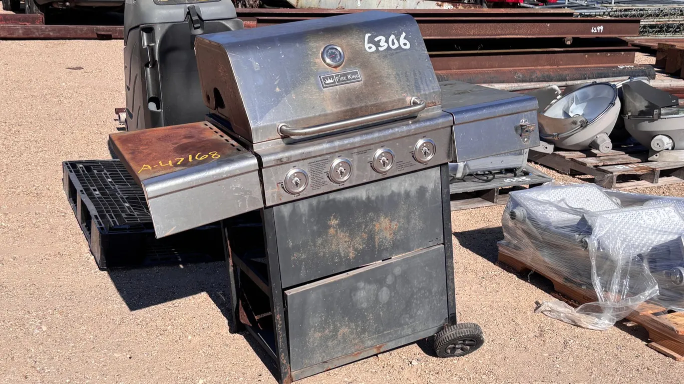 FIRE KING FOUR BURNER PROPANE GRILL