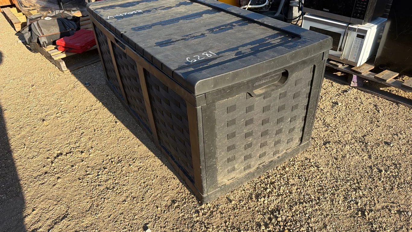 PLASTIC CHEST