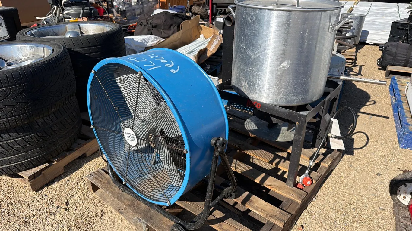 VARIOUS OUTDOOR ITEMS