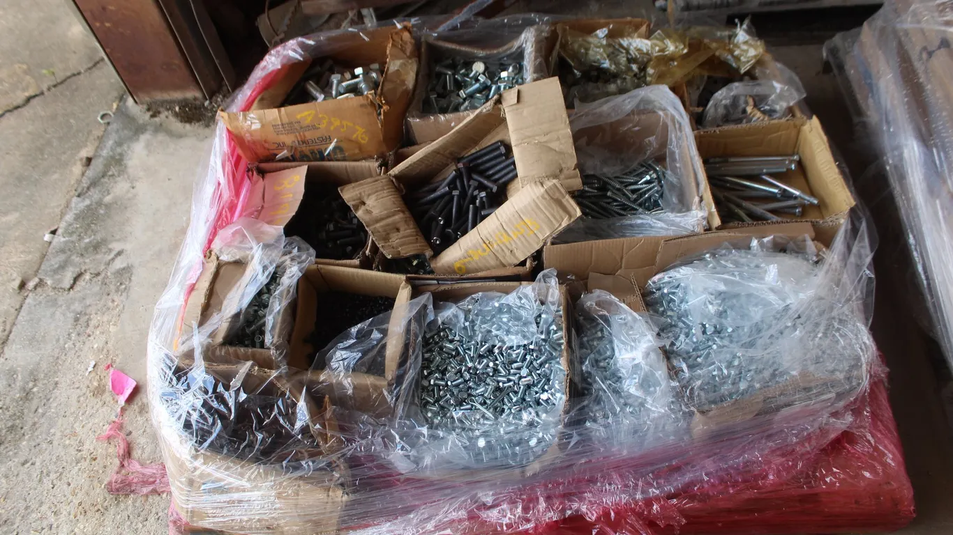 PALLET OF NUTS AND BOLTS