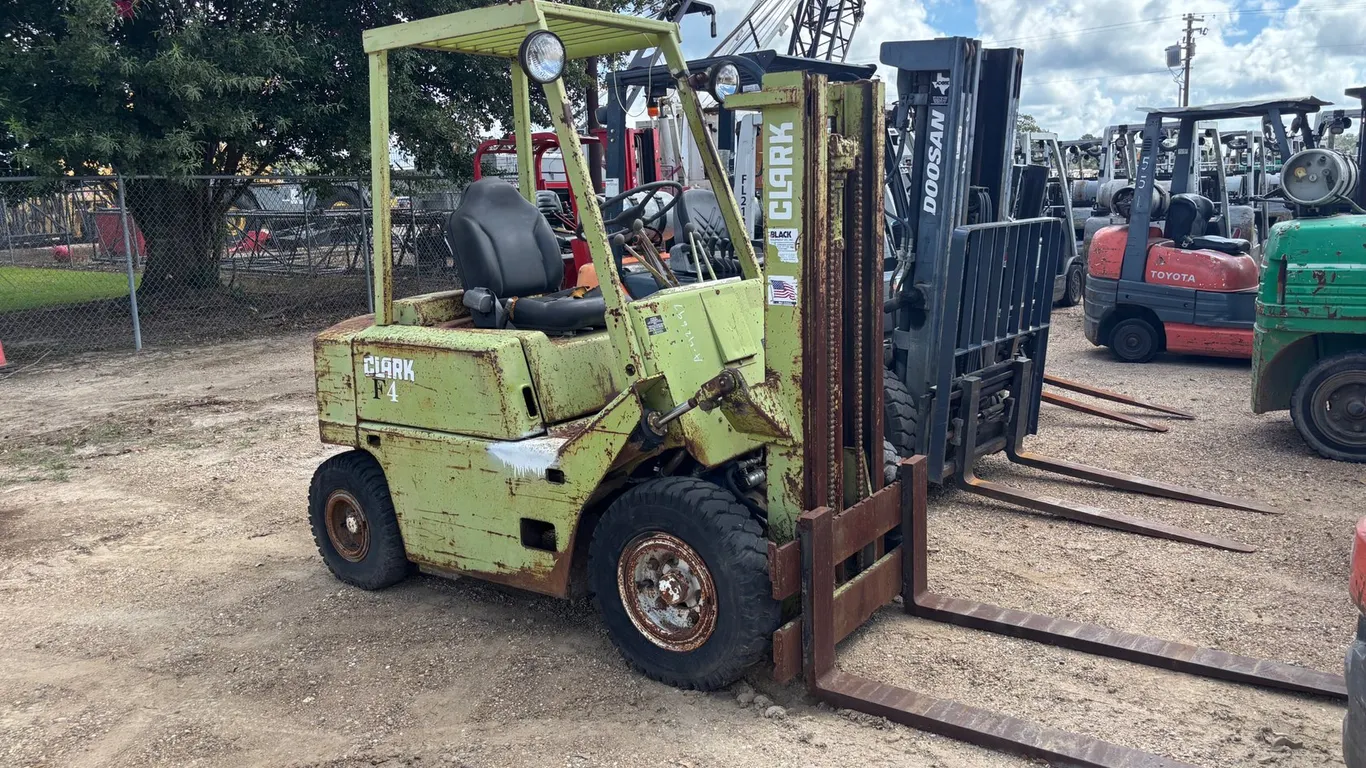 CLARK F4 FORKLIFT