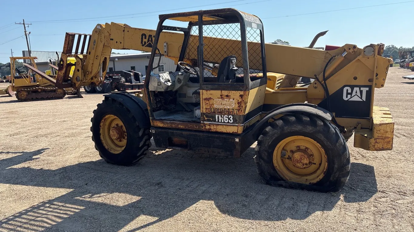 CATERPILLAR TH63 FORKLIFT