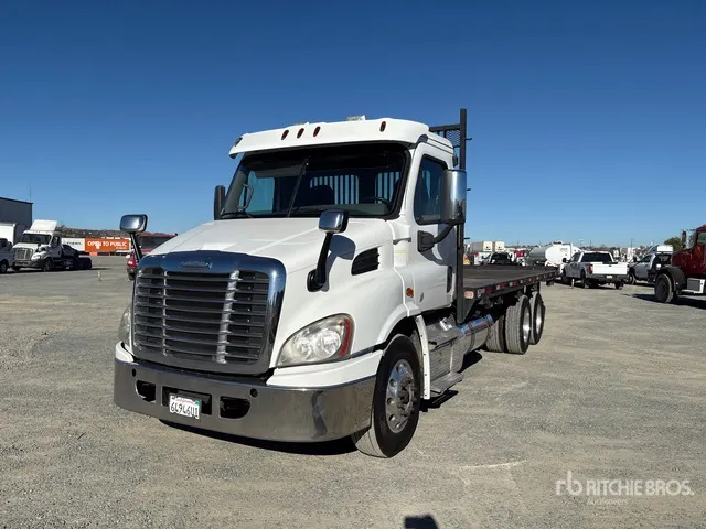 2015 Freightliner 6x4 Flatbed Truck