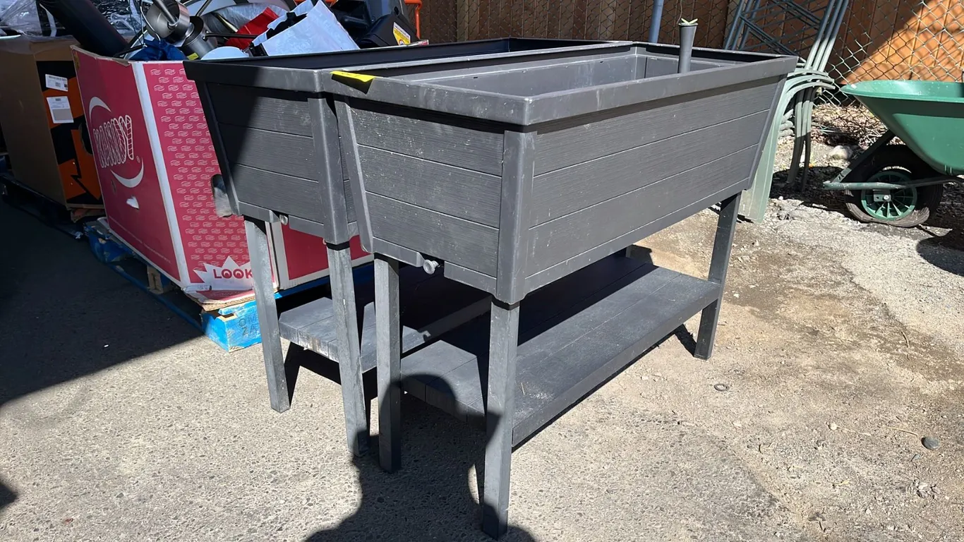 2 HYDROPONICS PLANTERS STAND