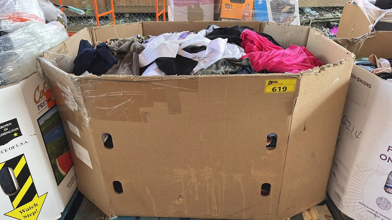 PALLET OF ASSORTED CLOTHING