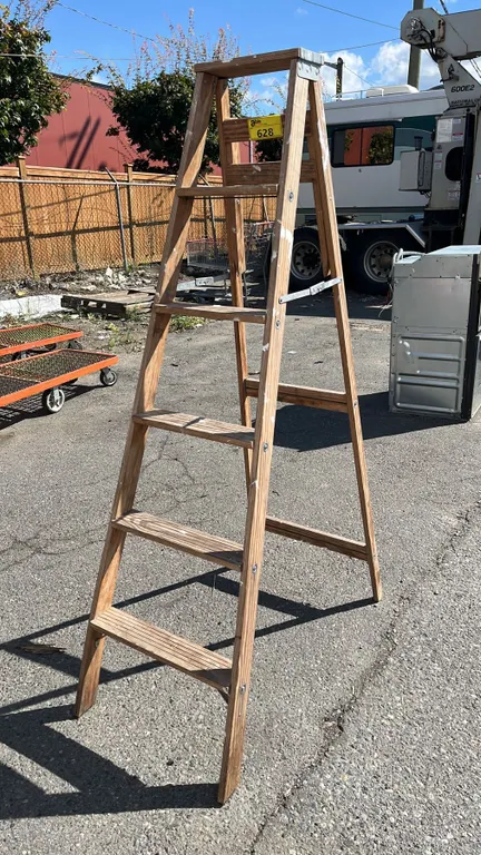 6FT WOOD STEP LADDER
