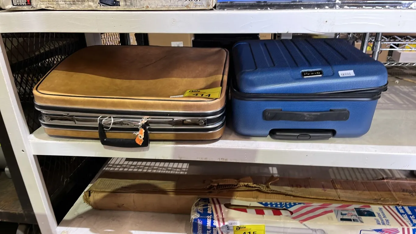 CIAO UNDERSEAT ROLLER BAG & VINTAGE SUITCASE