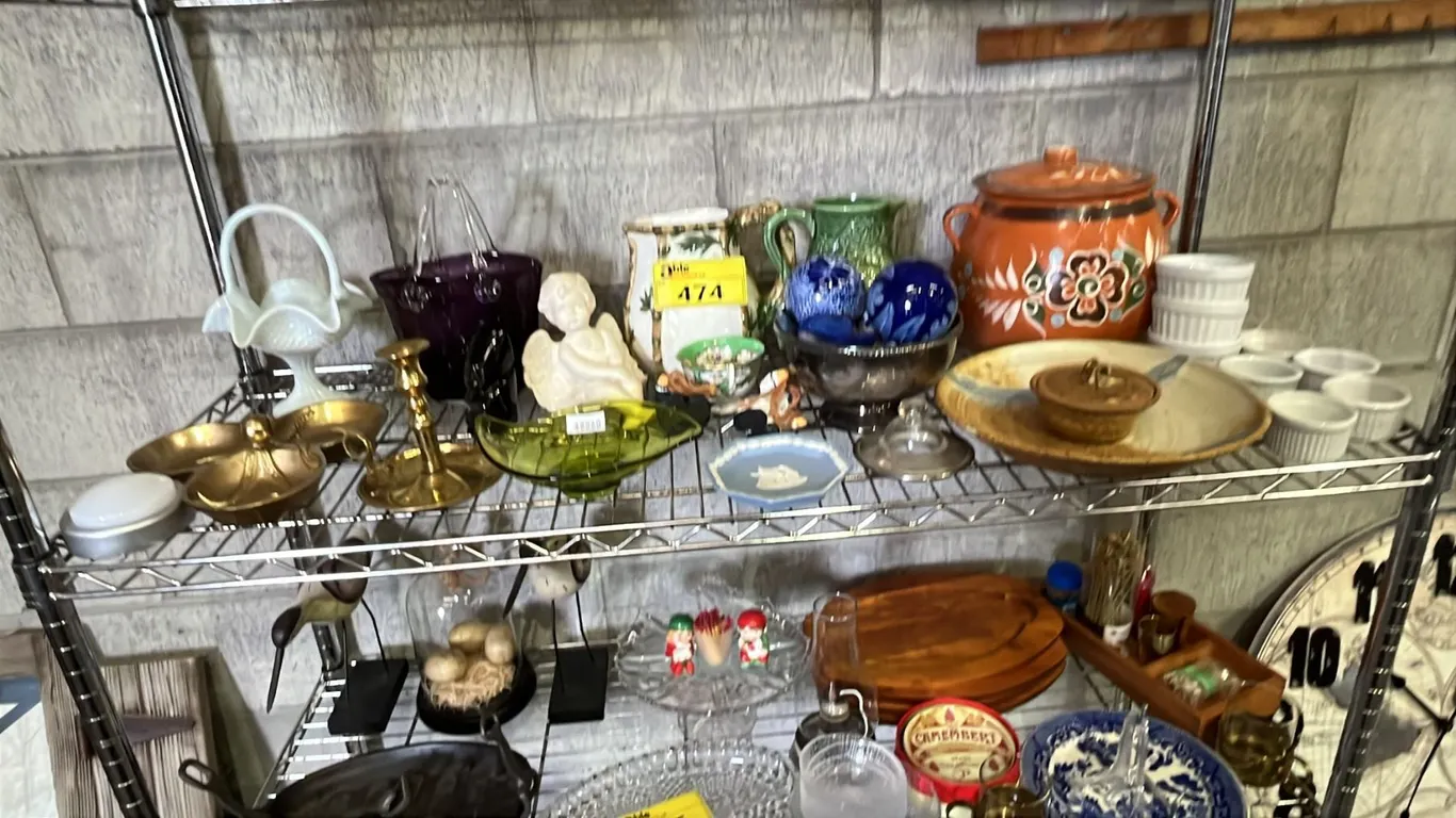 SHELF OF ASSORTED ART GLASS VASES, BRASS CANDLESTICK, PORCELAIN JUGS, LIDDED CLAY POT & MORE