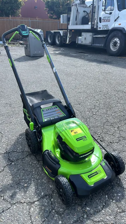 GREENWORKS PRO 80V 21-INCH CORDLESS ELECTRIC LAWN MOWER WITH BATTERIES ( UNKNOWN WORKING CONDITION)