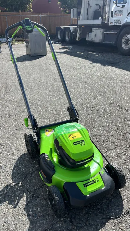 GREENWORKS PRO 80V 21-INCH CORDLESS ELECTRIC LAWN MOWER WITH BATTERIES ( WORKING CONDITION UNKNOWN)