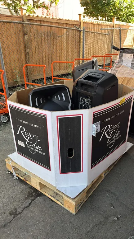 PALLET OF ASSORTED ITEMS INCLUDING SPEAKERS, TARP, KIDS SCOOTERS AND MORE
