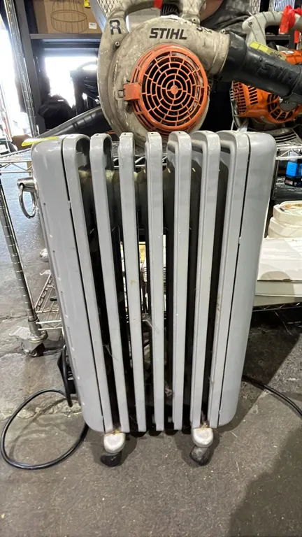 DELONGHI TRR0715 PORTABLE RADIATOR HEATER