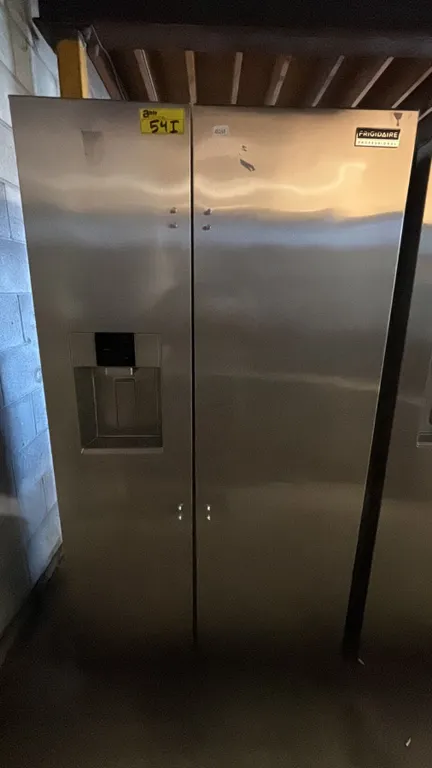 FRIGIDAIRE PROFESSIONAL STAINLESS STEEL SIDE-BY-SIDE FRIDGE WITH WATER/ICE DISPENSER 36"W (EXTERIOR