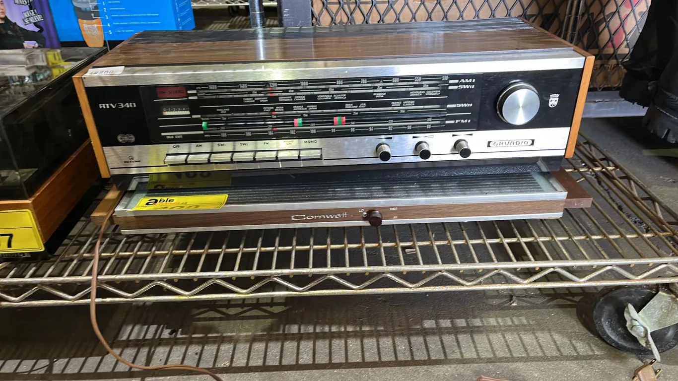 VINTAGE CORNWALL ELECTRIC WARMING TRAY & VINTAGE GRUNDIG RTV 340 RADIO