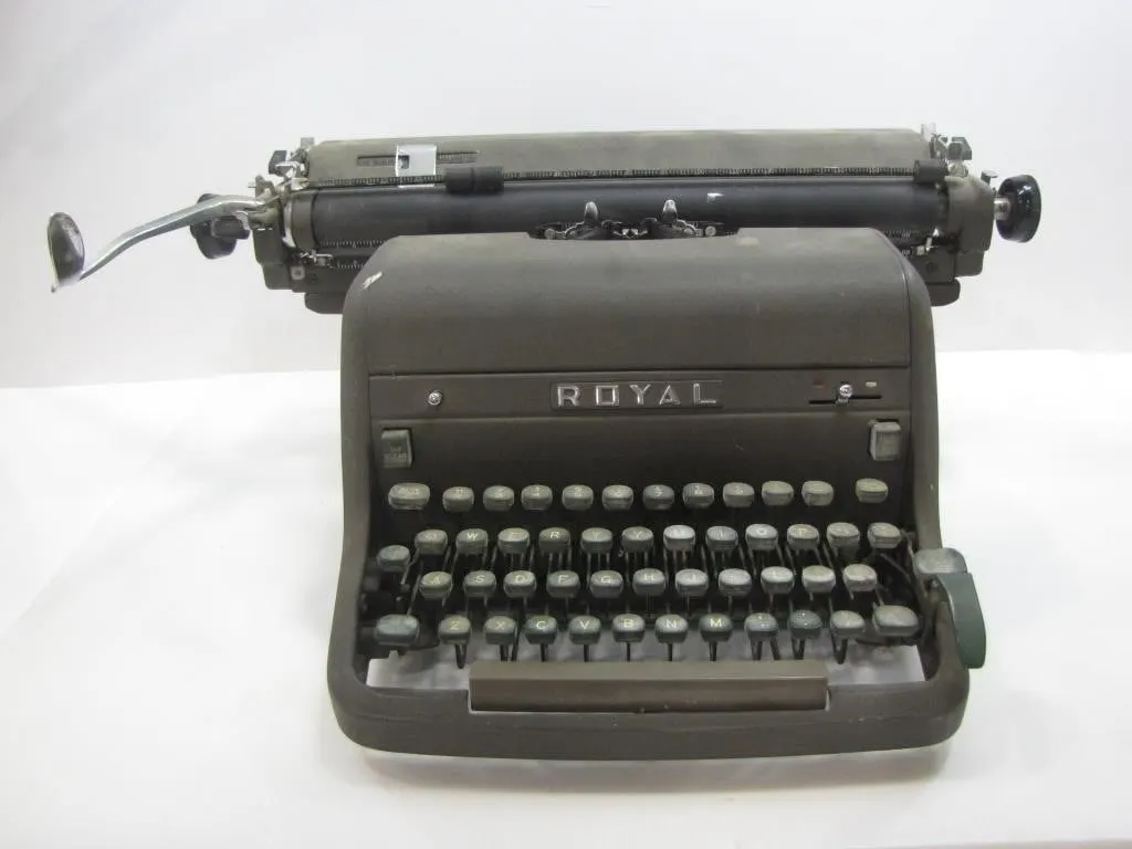ROYAL HH TYPEWRITER