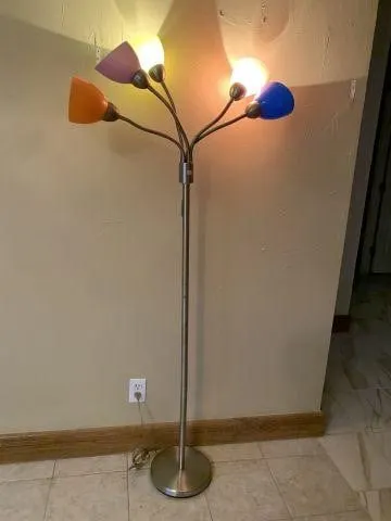FLOOR LAMP WITH 5 ASSORTED COLOR SHADES;