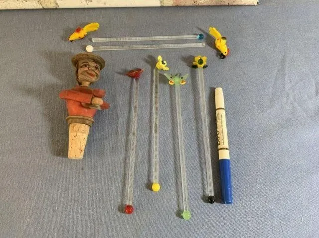 GROUPING: VINTAGE HAND-CARVED WOODEN