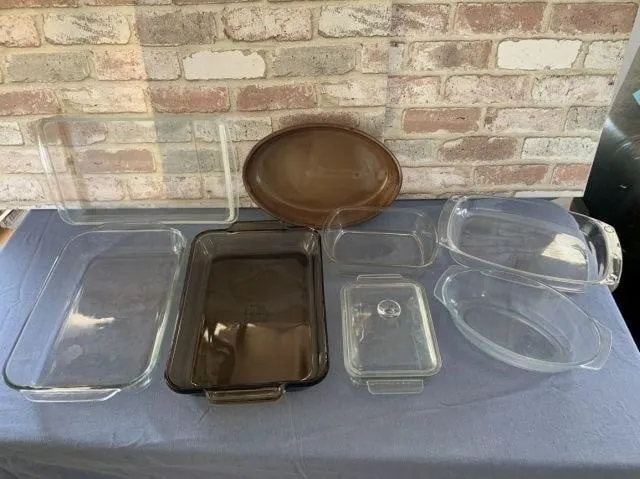 GROUPING OF ASSORTED PYREX CASSROLE PANS