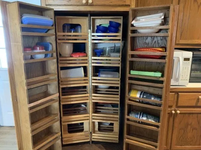 LARGE SELECTION OF PLASTIC STORAGE CONTAINERS