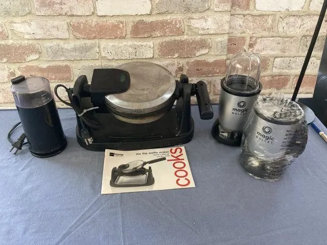 BOX LOT: SMALL KITCHEN APPLIANCES: MAGIC