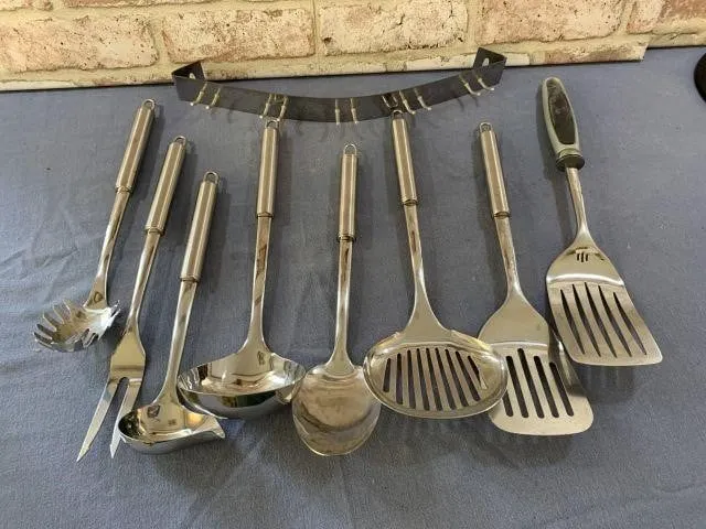 8 PCS STAINLESS KITCHEN UTENSILS & WALL RACK