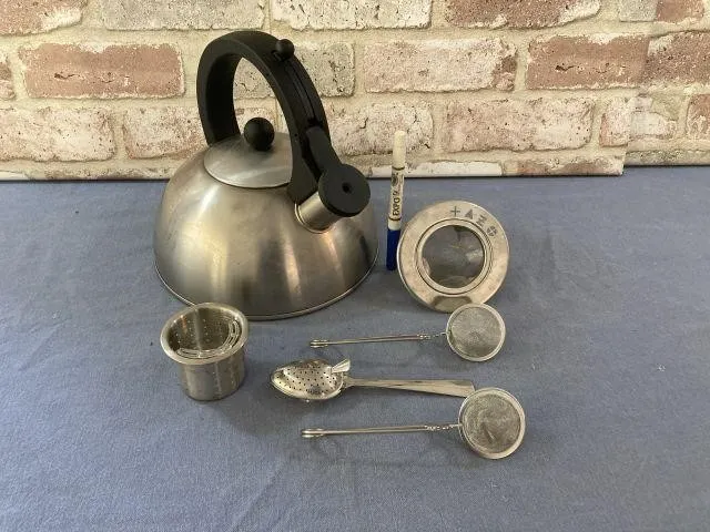 BOX LOT: TEA KETTLE & ASSORTED TEA ACCESSORIES