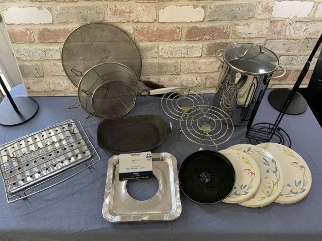 KITCHEN GROUPING: SPATTER SCREENS, BURNER