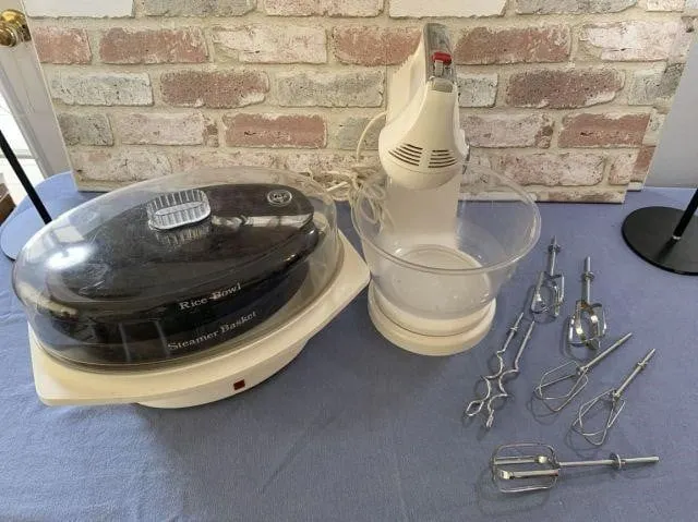 (2 PCS) SMALL KITCHEN APPLIANCES- 5-SPEED MIXER