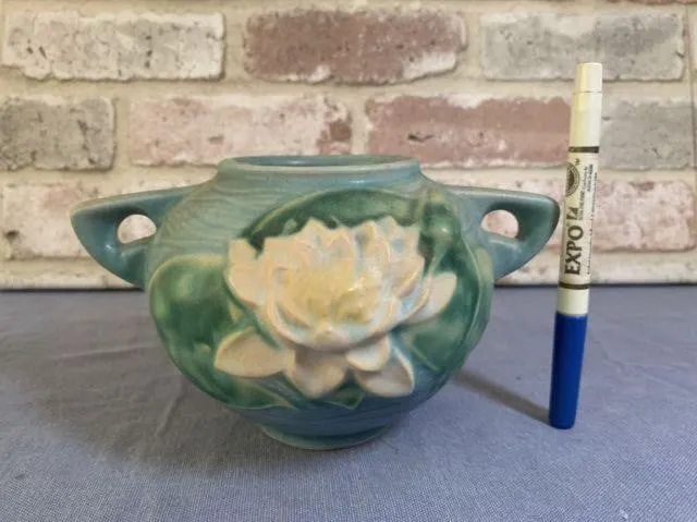 VINTAGE ROSEVILLE POTTERY SQUAT VASE IN THE