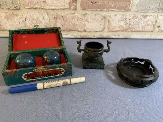 BOX LOT: CHINESE BAODING BALLS IN A DECORATIVE