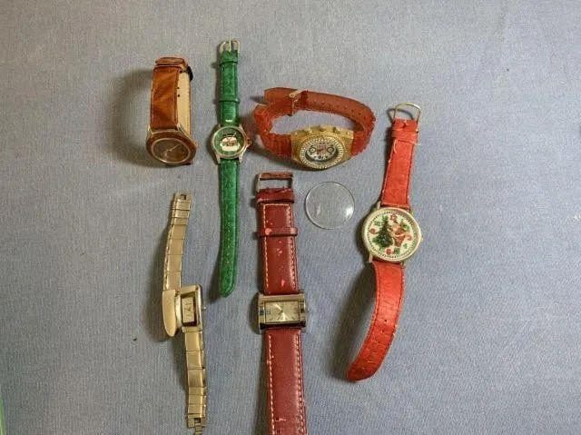 BAGGED LOT: 6 VINTAGE WATCHES- NOT TESTED