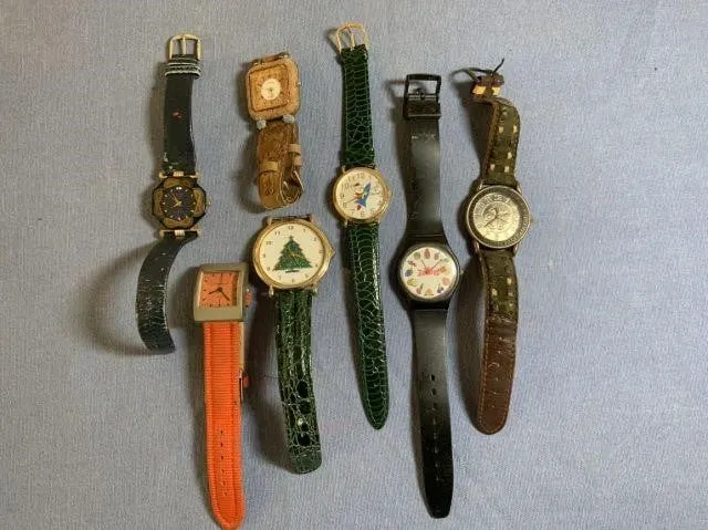BAGGED LOT: 7 VINTAGE WATCHES- NOT TESTED