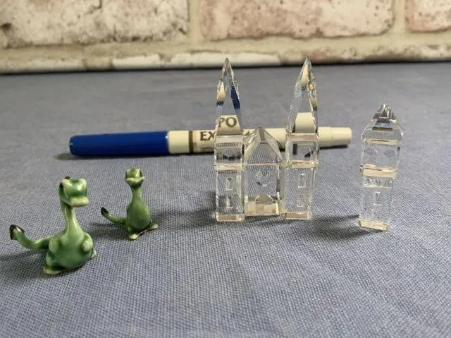 BAGGED LOT: 4 PCS- 2 SWAROVSKI CRYSTAL CITY
