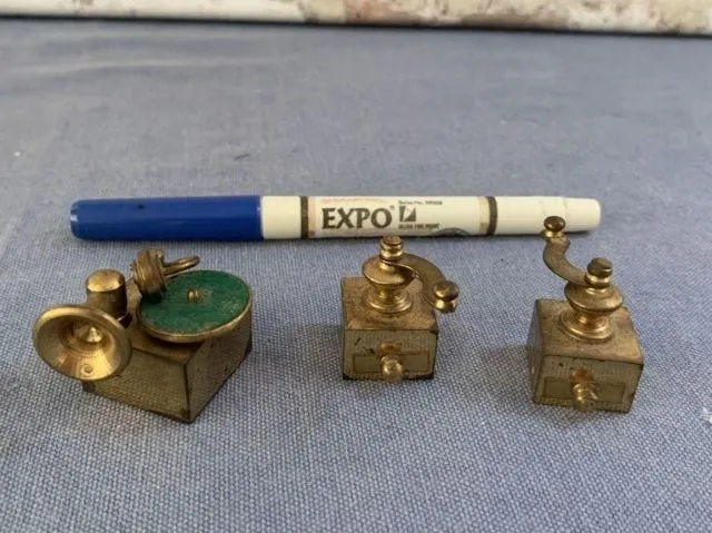 BAGGED LOT: 3 BRASS MINIATURES, 2 COFFEE