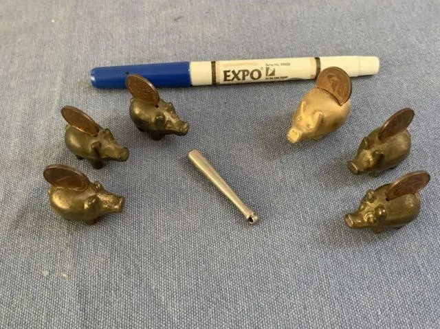 BAGGED LOT: 6 SOLID BRASS MINIATURE PIGGY