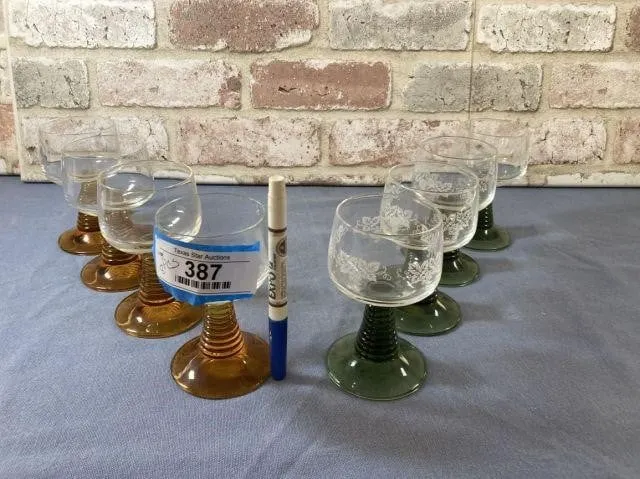 (8 PCS) 2 SETS OF 4 FOOTED GLASSES: VINTAGE