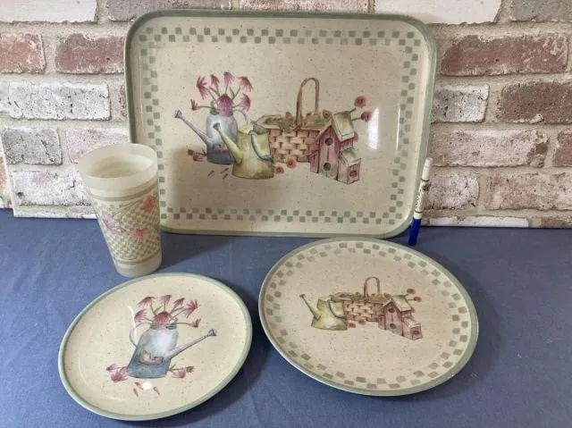 COLLECTION OF PLASTIC GARDEN THEMED PICNIC